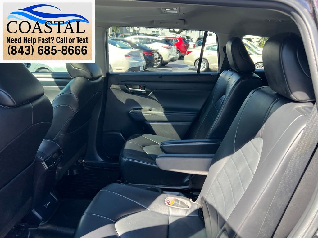 2022 Toyota Highlander XLE Brown at Davis Toyota of Orangeburg