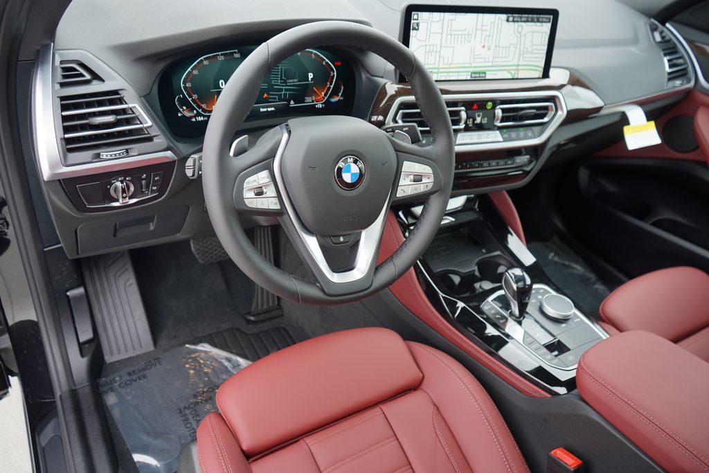 Thumbnail: 2025 BMW X4 - 11