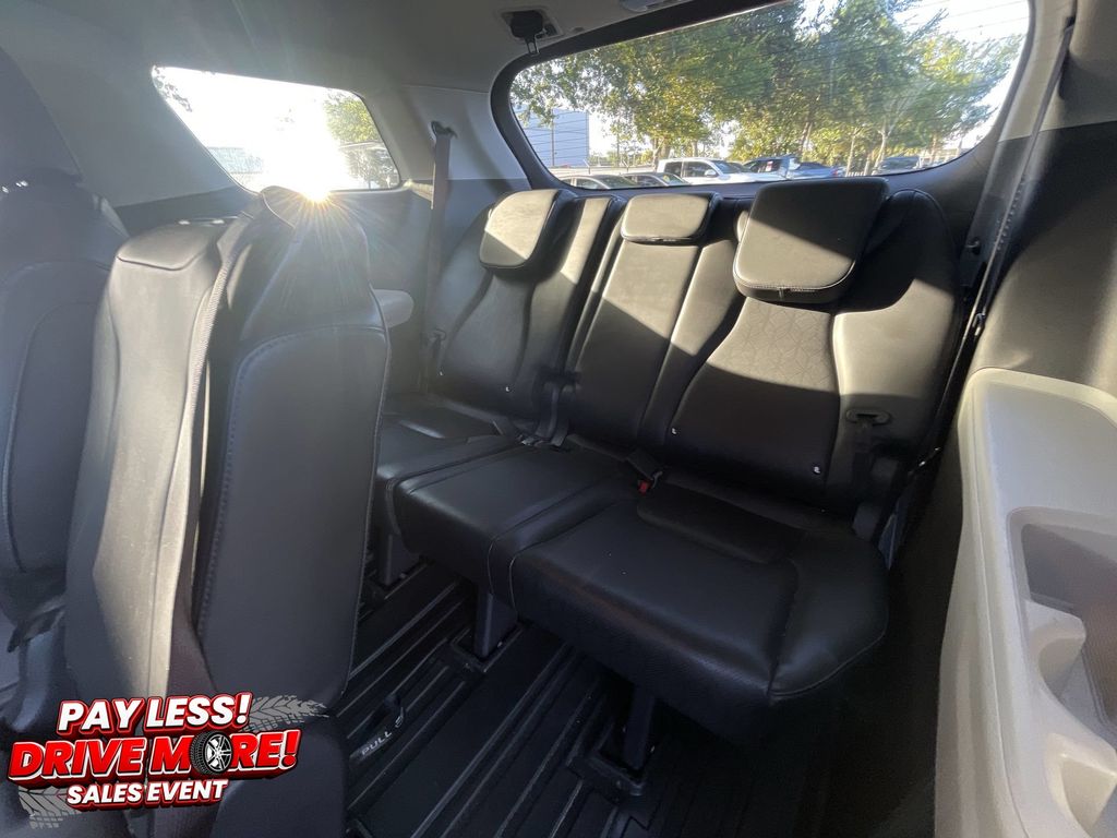 Used 2022 Kia Carnival Van