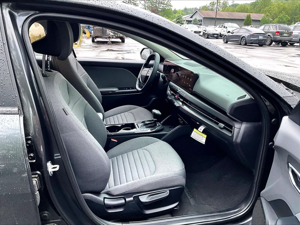2025 Kia K4 — photo 14