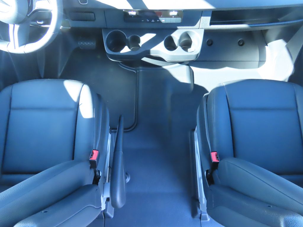 Thumbnail: 2025 Mercedes-Benz Sprinter - 17