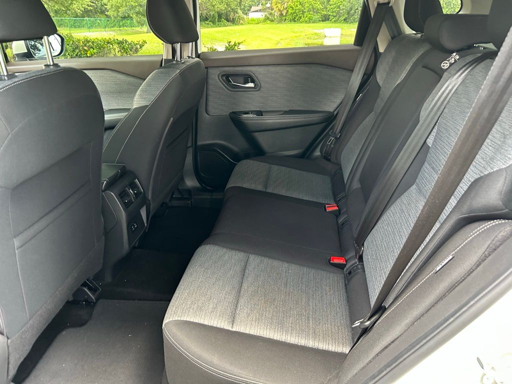 2021 Nissan Rogue SV 13