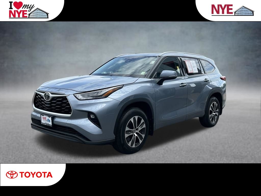 Moon Dust 2022 Toyota Highlander SUV / Crossover All-Wheel Drive 8-Speed Automatic