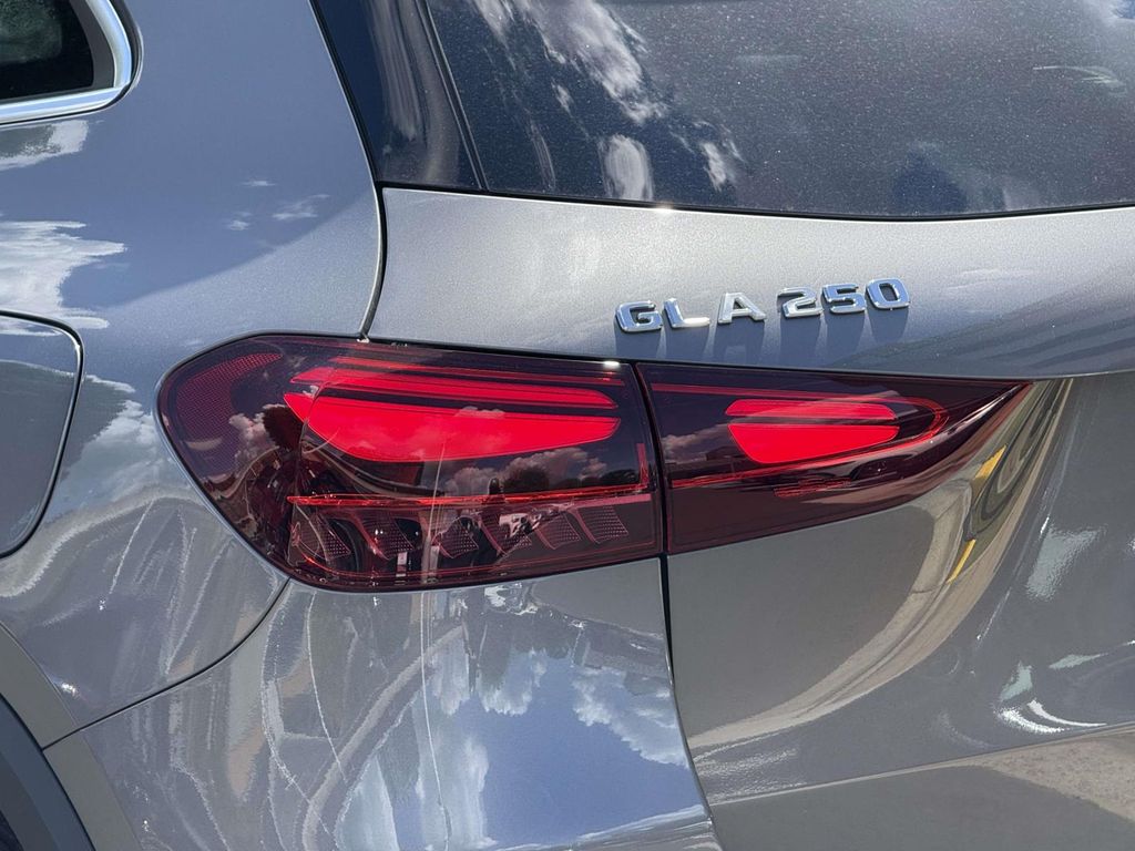 Thumbnail: 2025 Mercedes-Benz GLA - 10