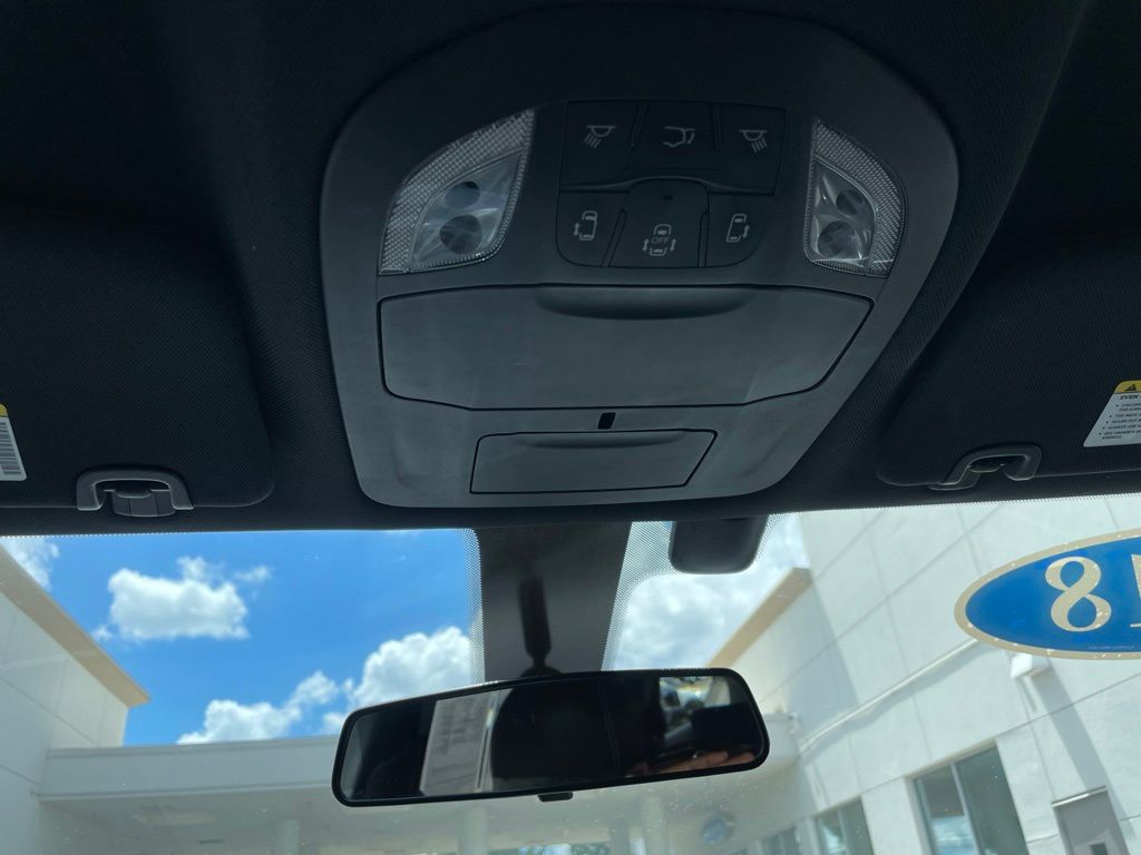 Thumbnail: 2018 Chrysler Pacifica - 16