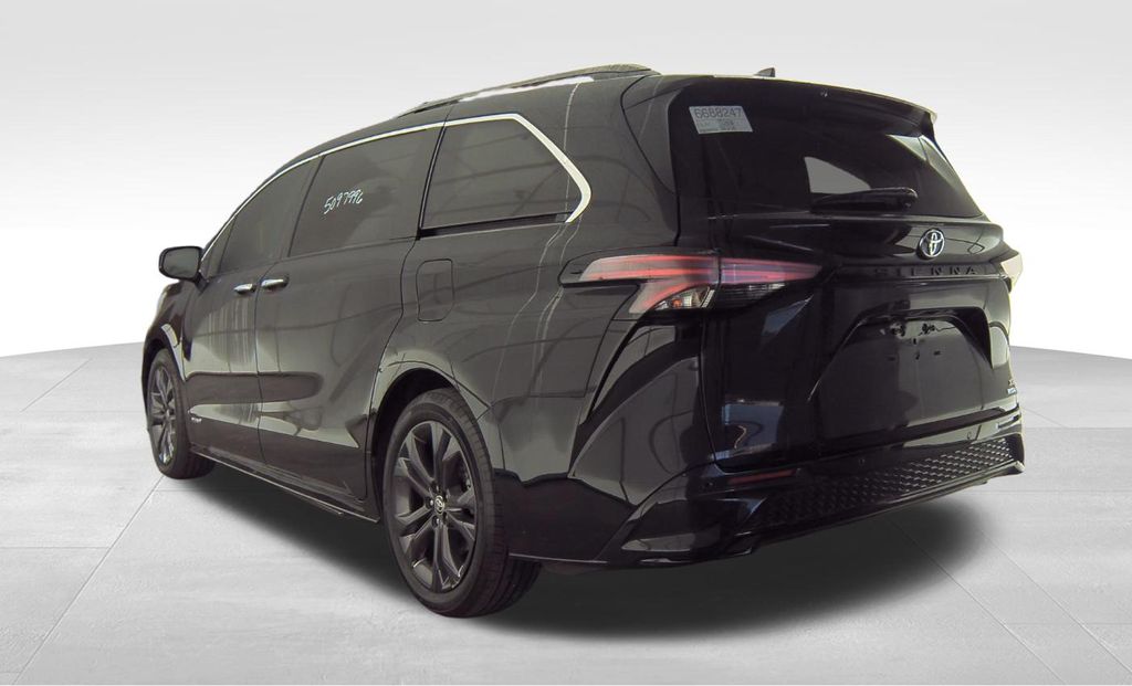 2021 Toyota Sienna XSE 4