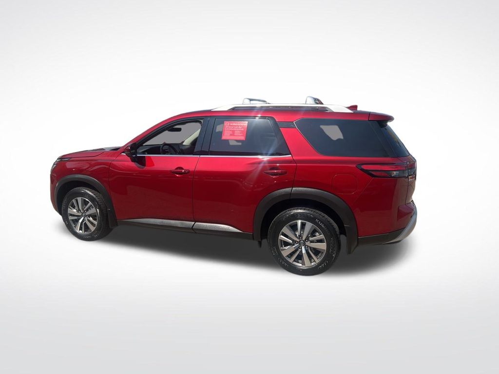 2023 Nissan Pathfinder SL photo