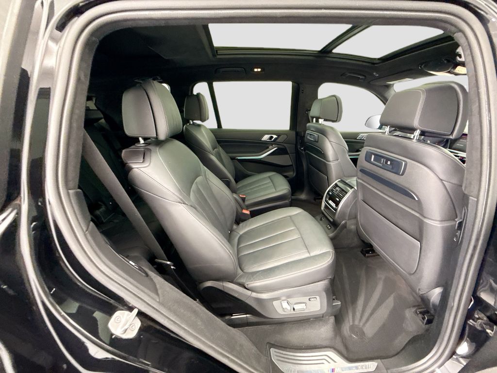 Thumbnail: 2021 BMW X7 - 21