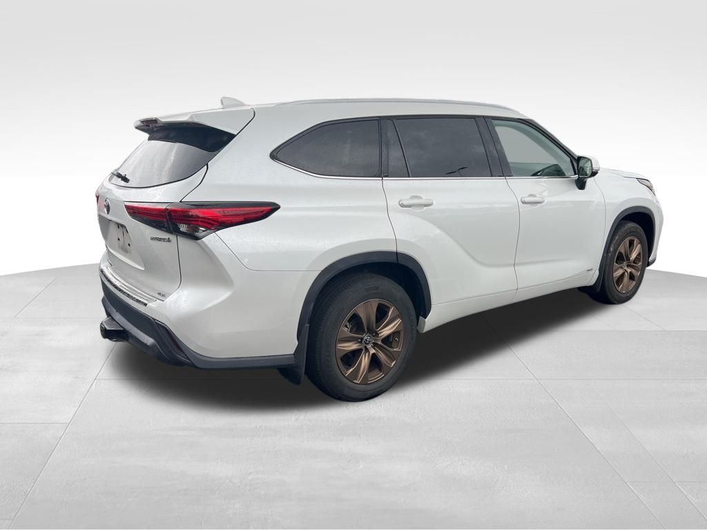 Thumbnail: 2022 Toyota Highlander - 2