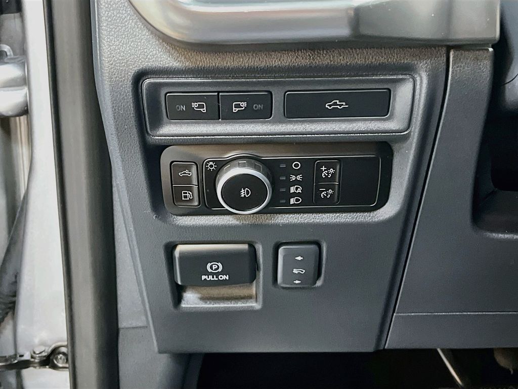 Used 2023 Silver Metallic Ford Lariat image 10