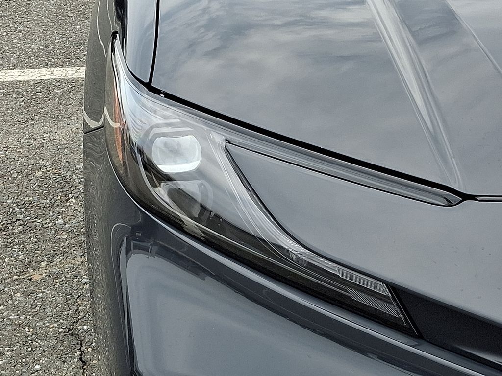 2025 Toyota Camry SE 9
