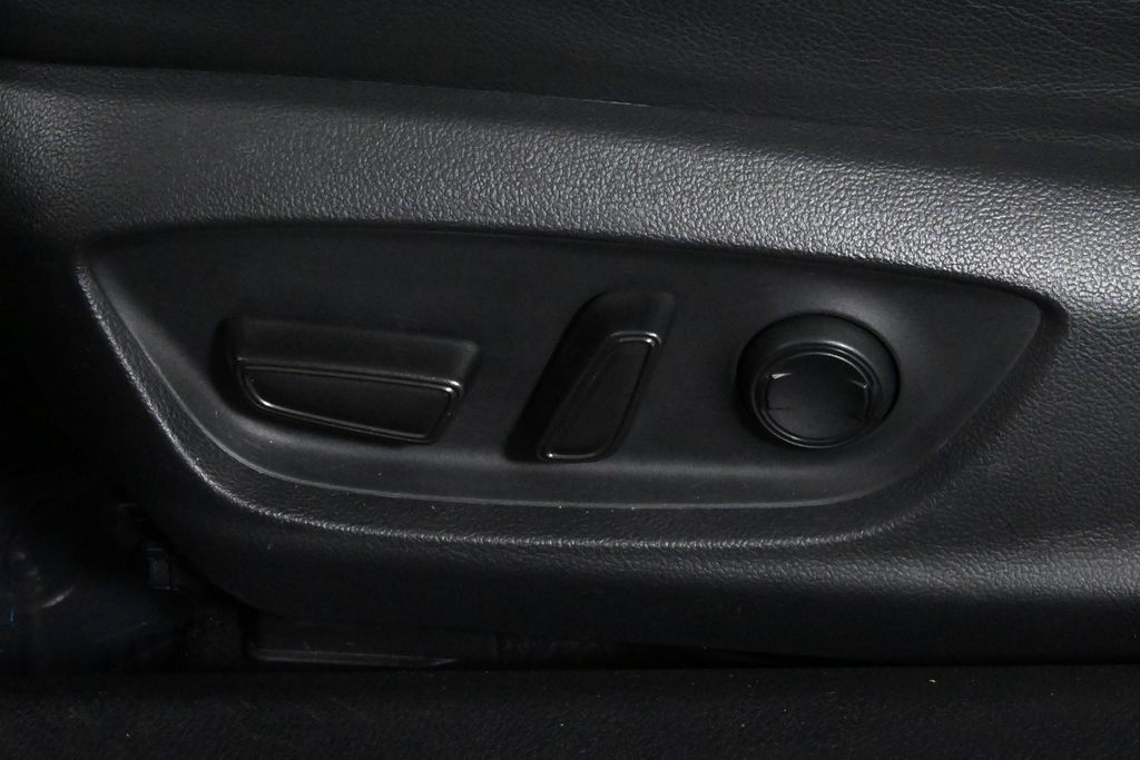 2018 Toyota Camry XSE 29
