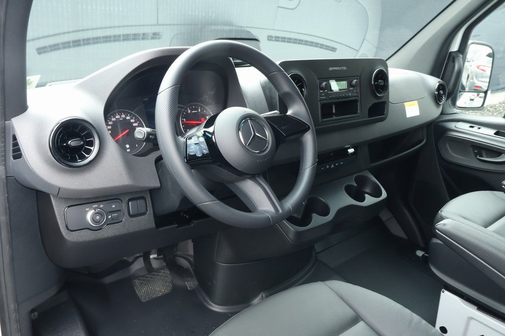 2025 Mercedes-Benz Sprinter 2500 3