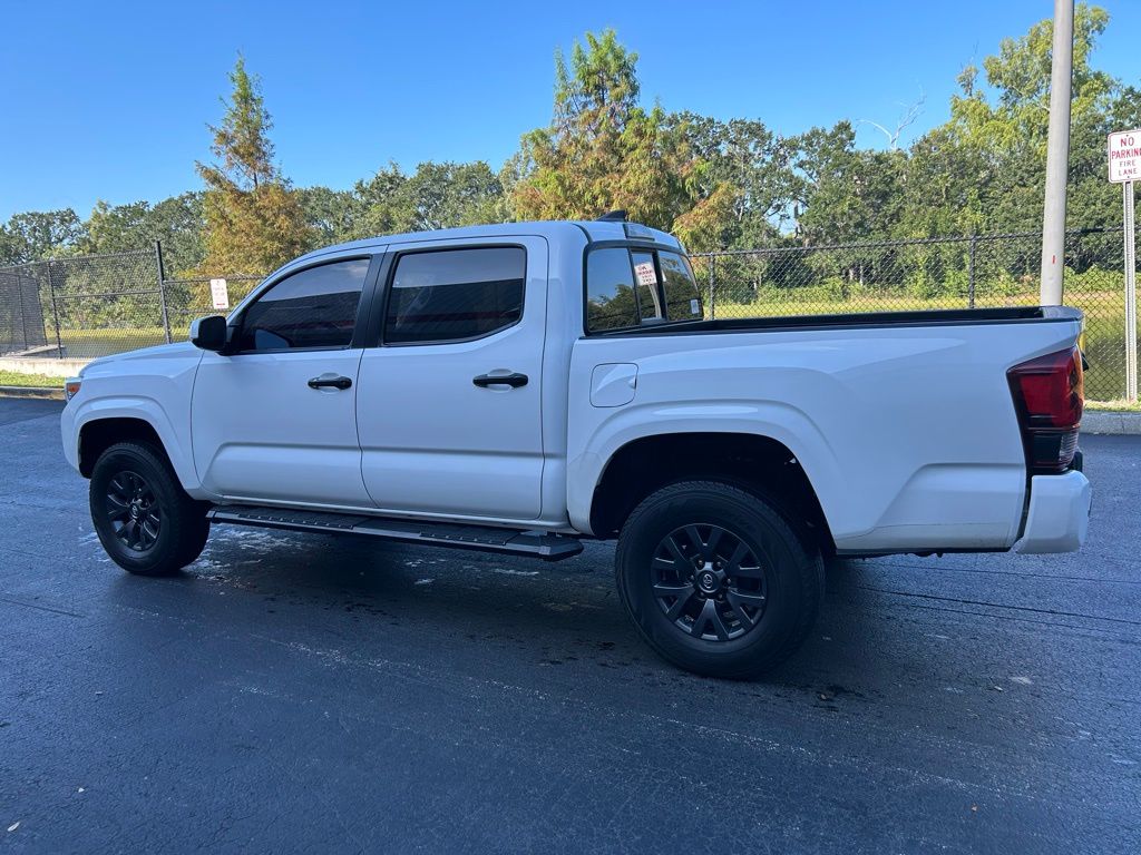 Thumbnail: 2018 Toyota Tacoma - 3