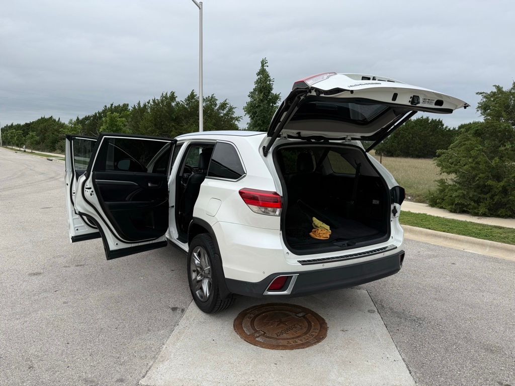 Thumbnail: 2018 Toyota Highlander - 27