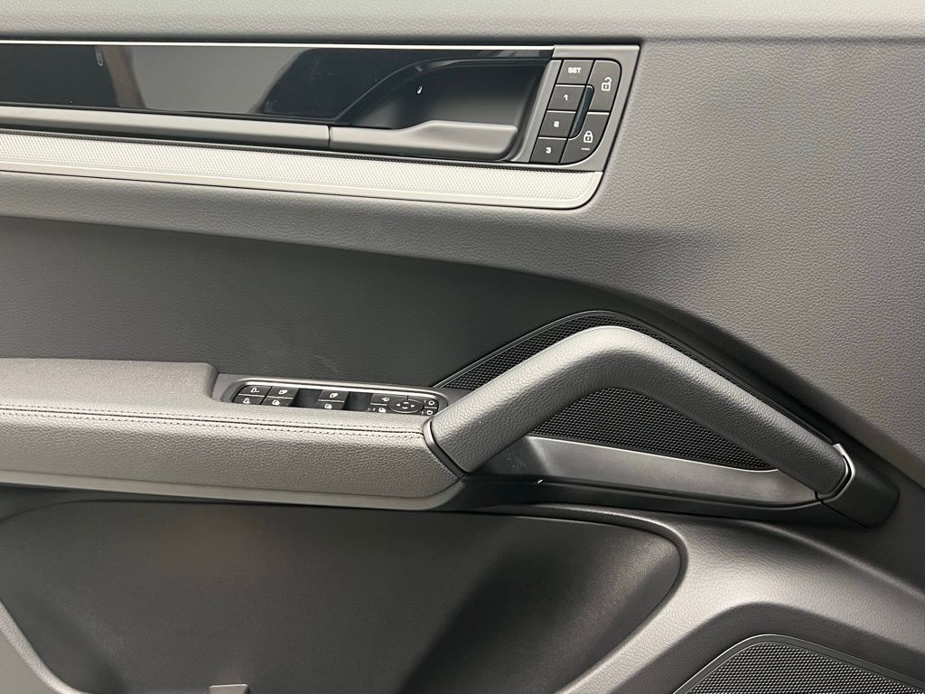 Thumbnail: 2026 Porsche Cayenne - 19