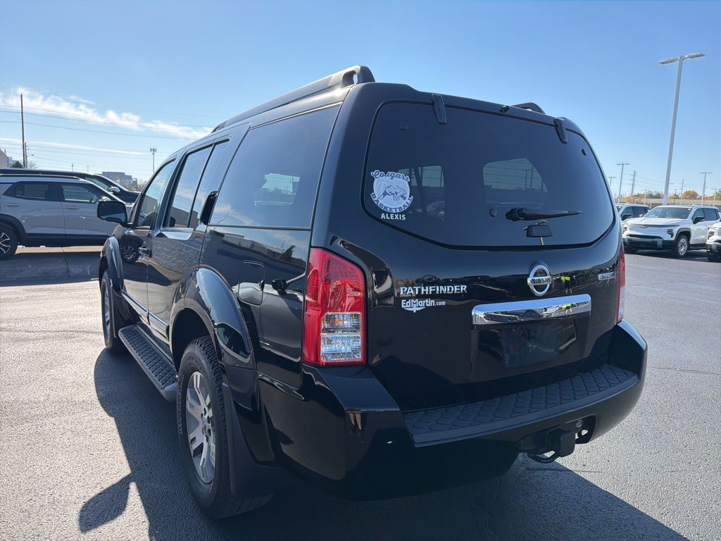 Thumbnail: 2011 Nissan Pathfinder - 2