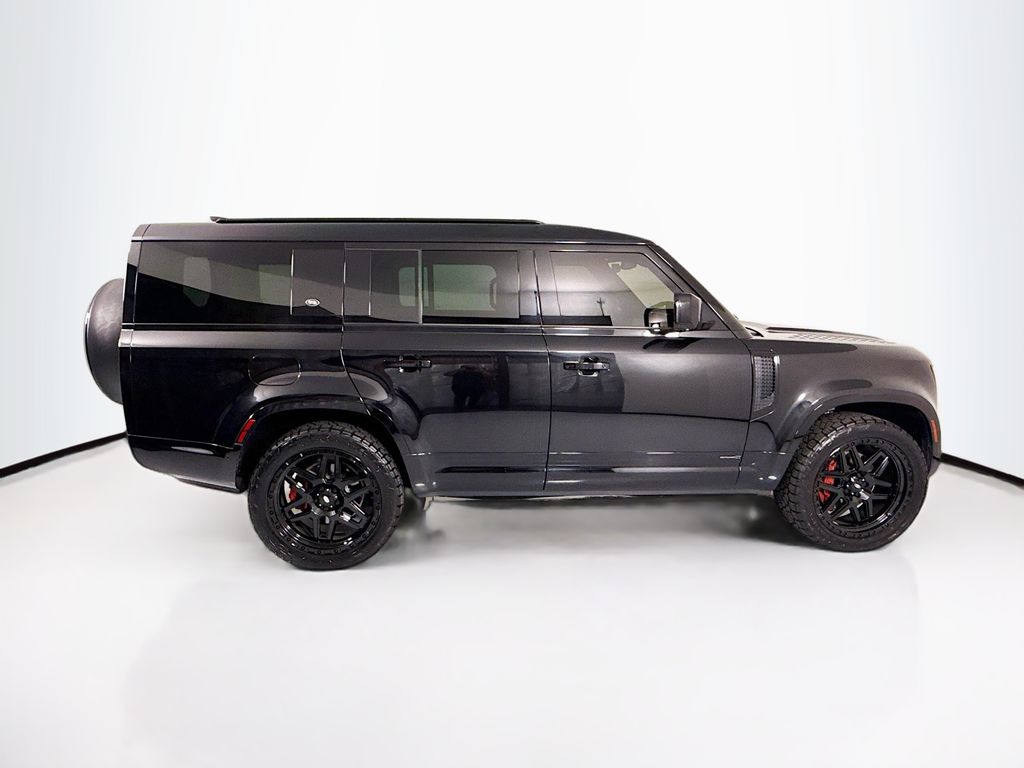 Thumbnail: 2023 Land Rover Defender - 4