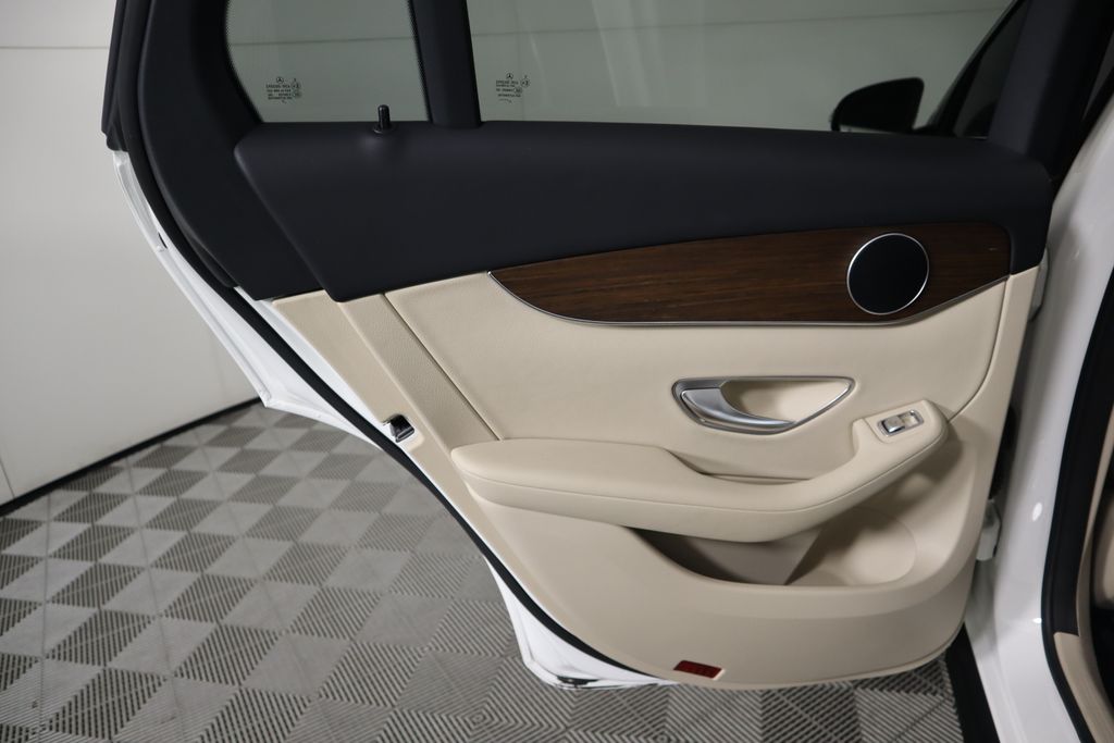 2022 Mercedes-Benz GLC 300 26