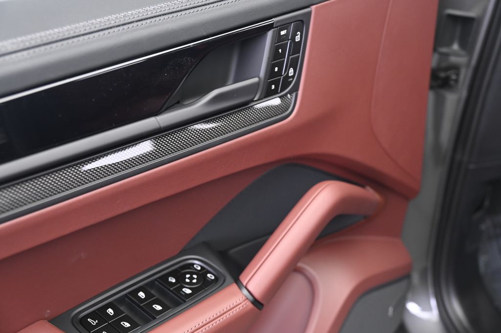 Thumbnail: 2026 Porsche Cayenne - 27