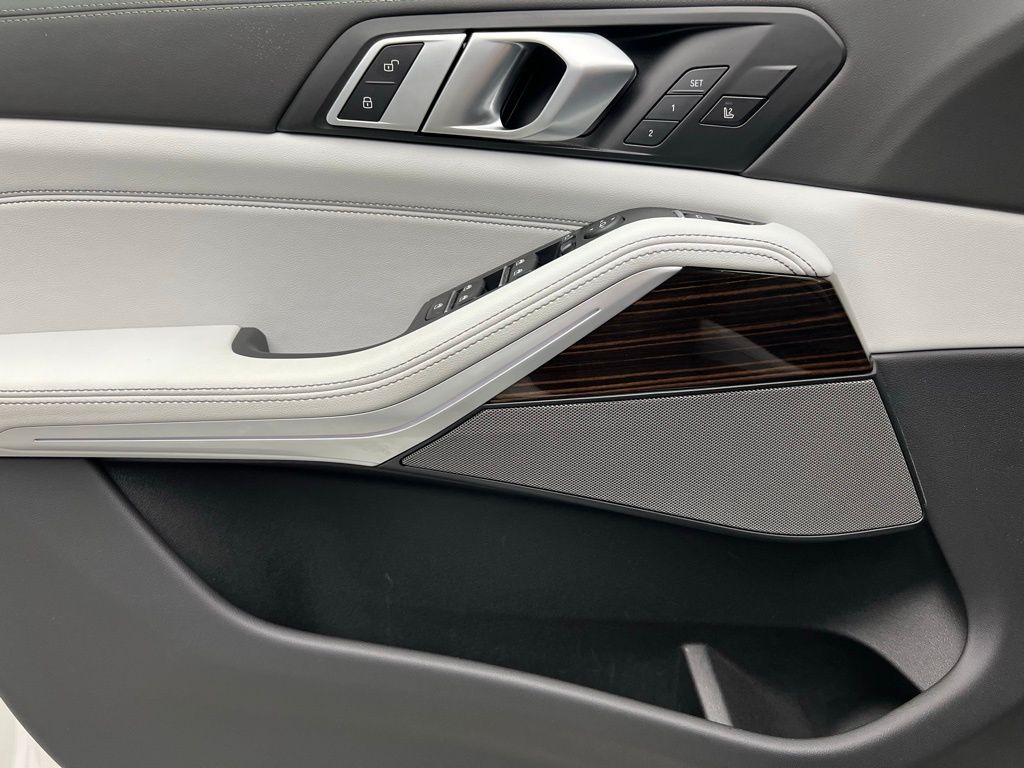 Thumbnail: 2025 BMW X5 - 21