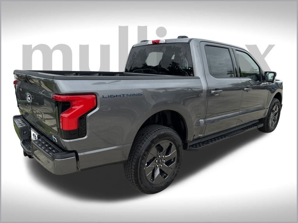 2025 Ford F-150 Lightning photo 3