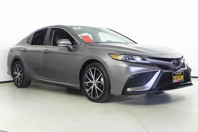 2022 Toyota Camry SE 4