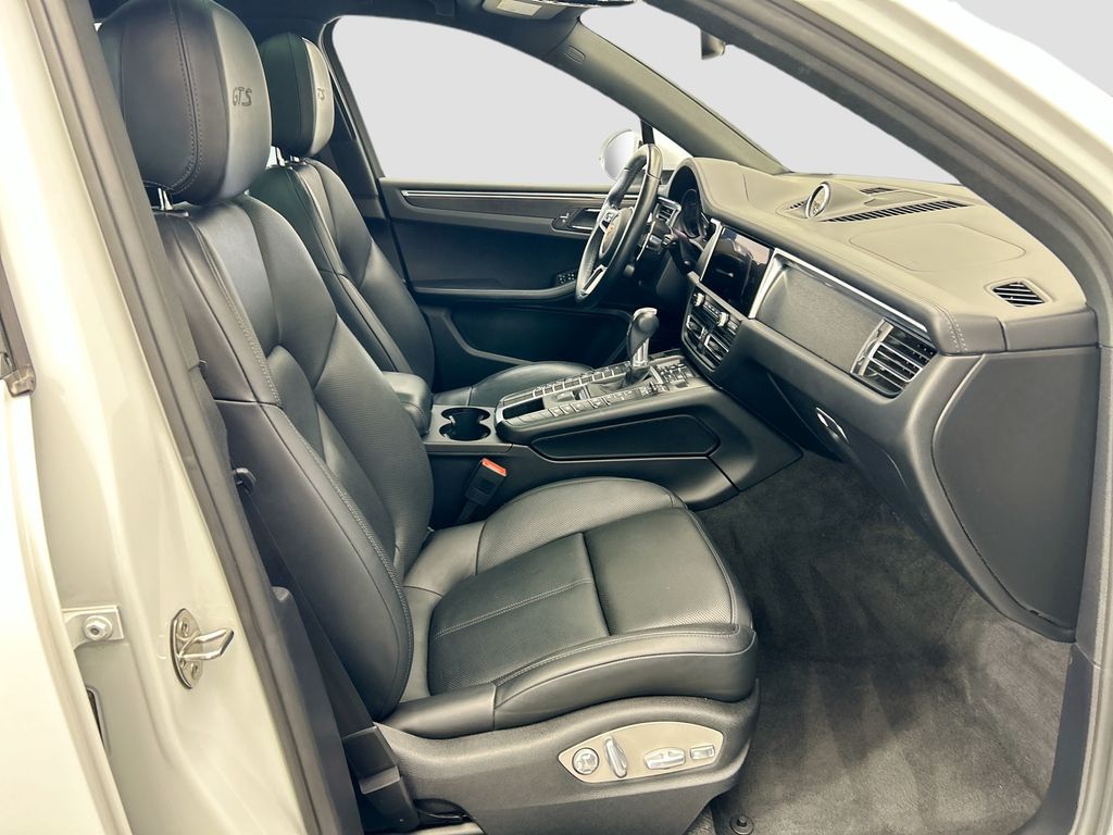 Thumbnail: 2021 Porsche Macan - 19
