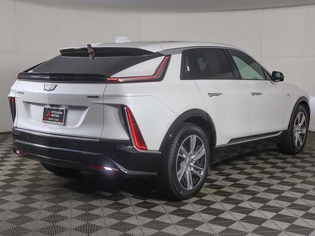 Used 2024 White Cadillac Tech image 10