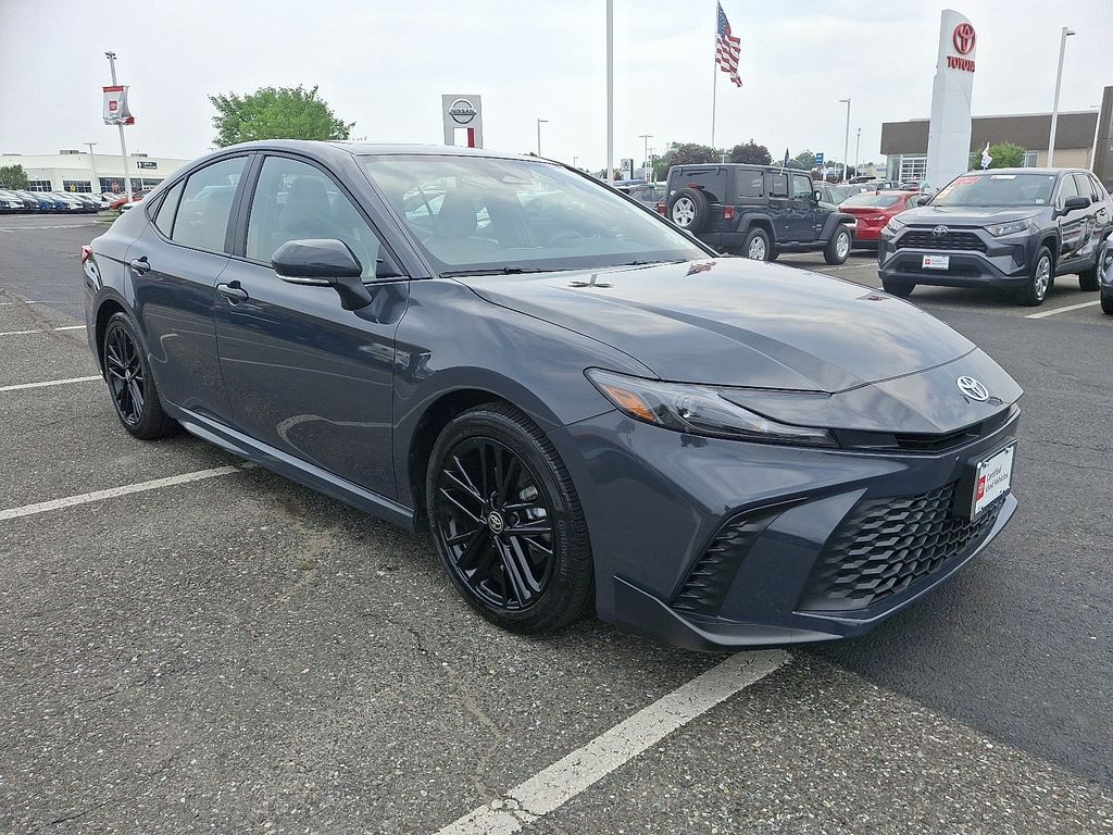 2025 Toyota Camry SE 3