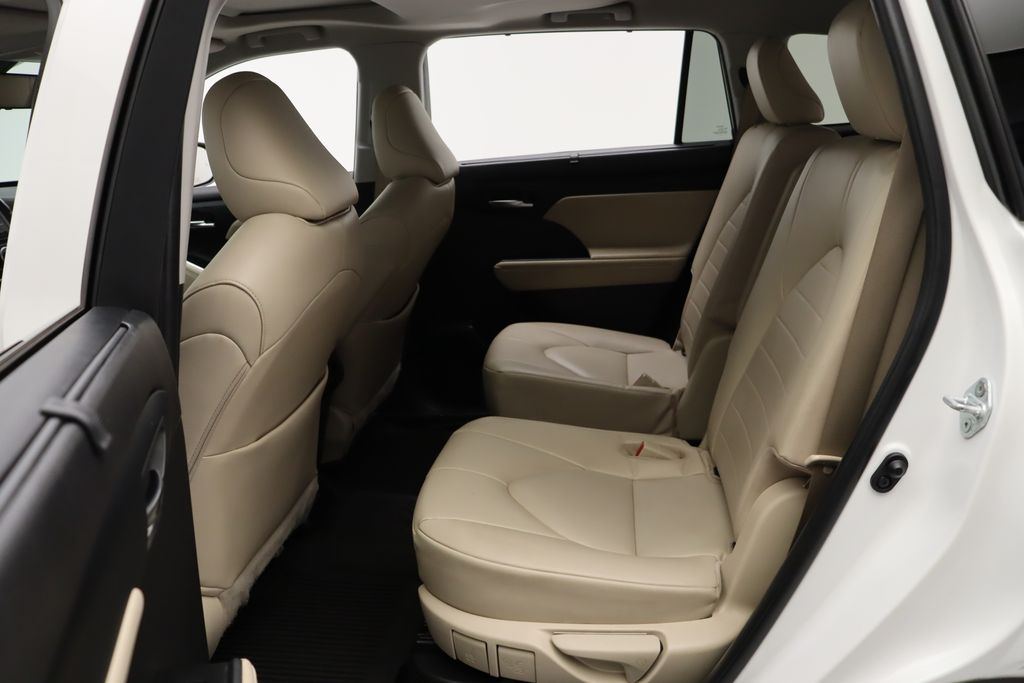 Thumbnail: 2023 Toyota Highlander - 19