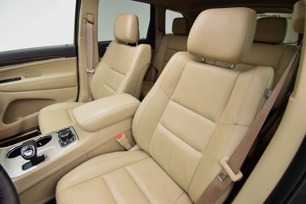 used 2015 Jeep Grand Cherokee car, priced at $13,900