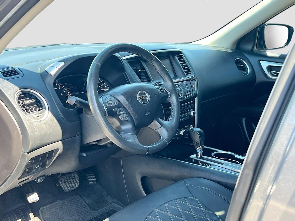 Used 2017 Gray Nissan SV image 9