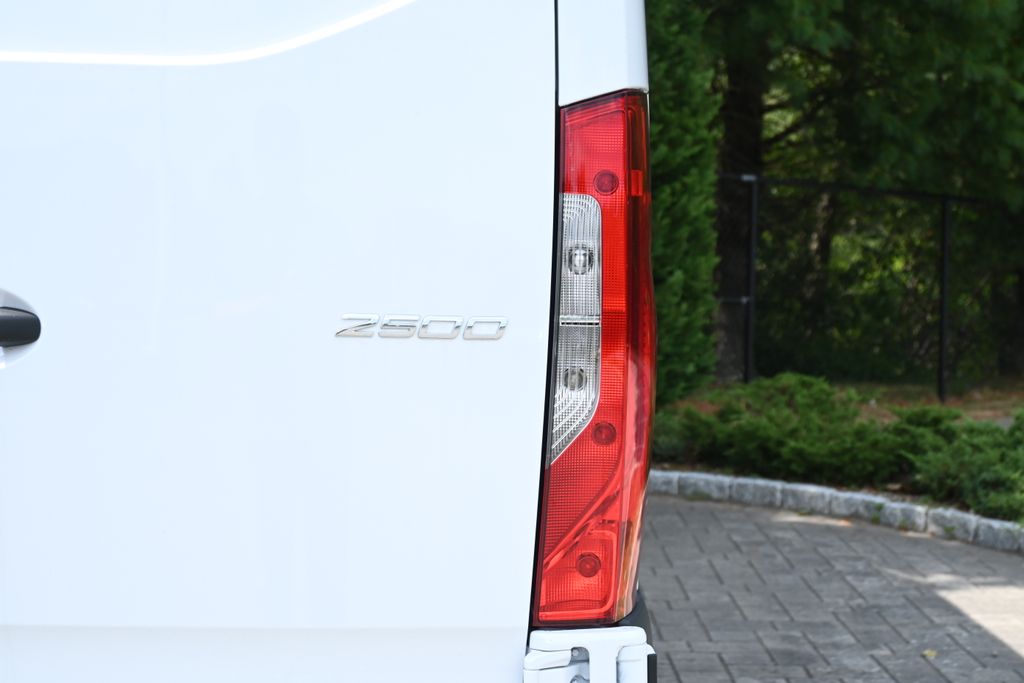 Thumbnail: 2025 Mercedes-Benz Sprinter - 12