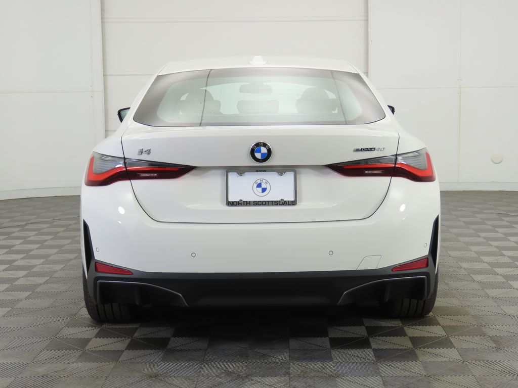 Thumbnail: 2026 BMW i4 - 6