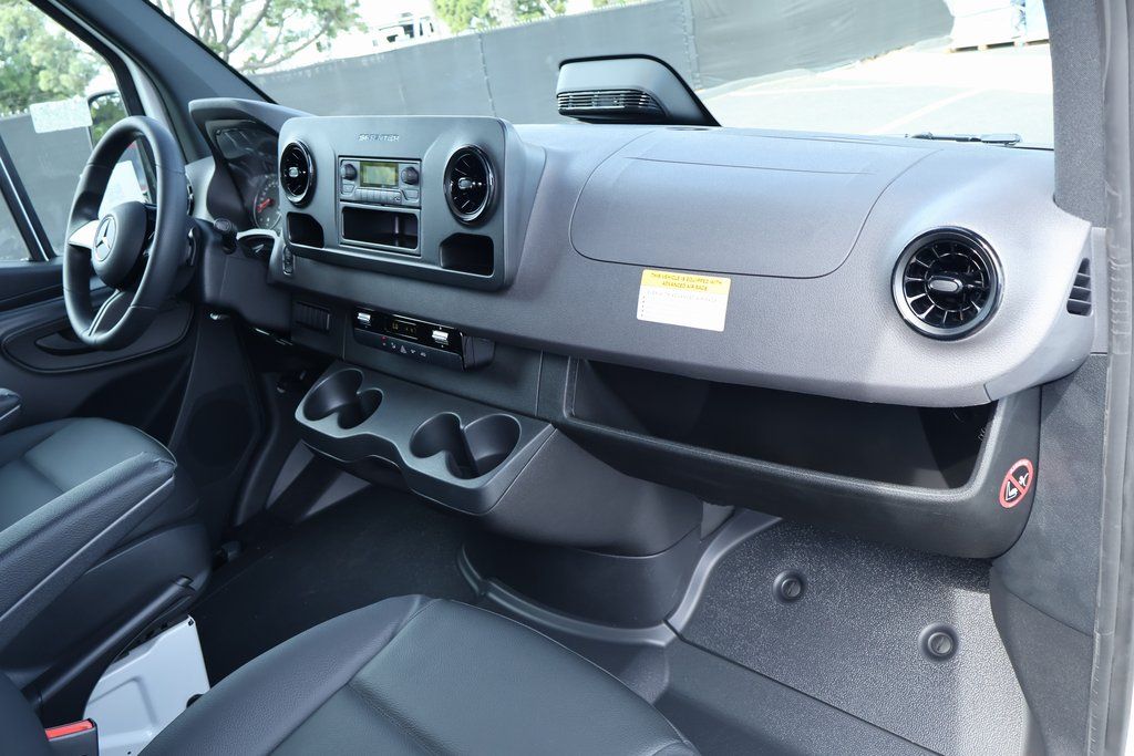 Thumbnail: 2025 Mercedes-Benz Sprinter - 5