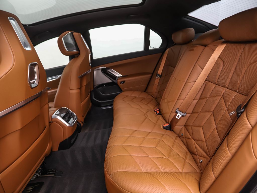 Thumbnail: 2023 BMW 7 Series - 23