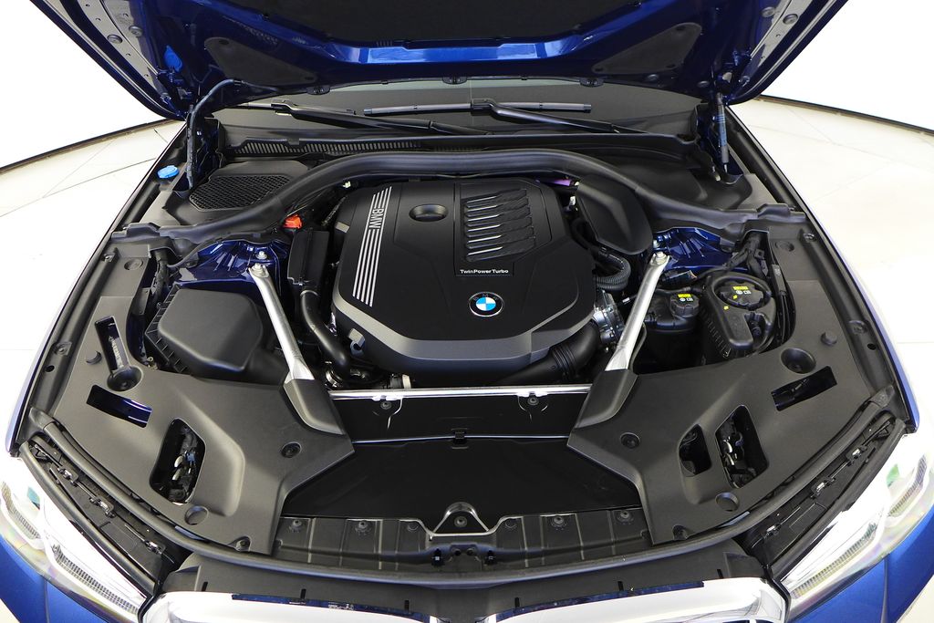 Thumbnail: 2022 BMW 5 Series - 6