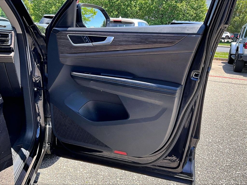 2024 Volkswagen Atlas — photo 12