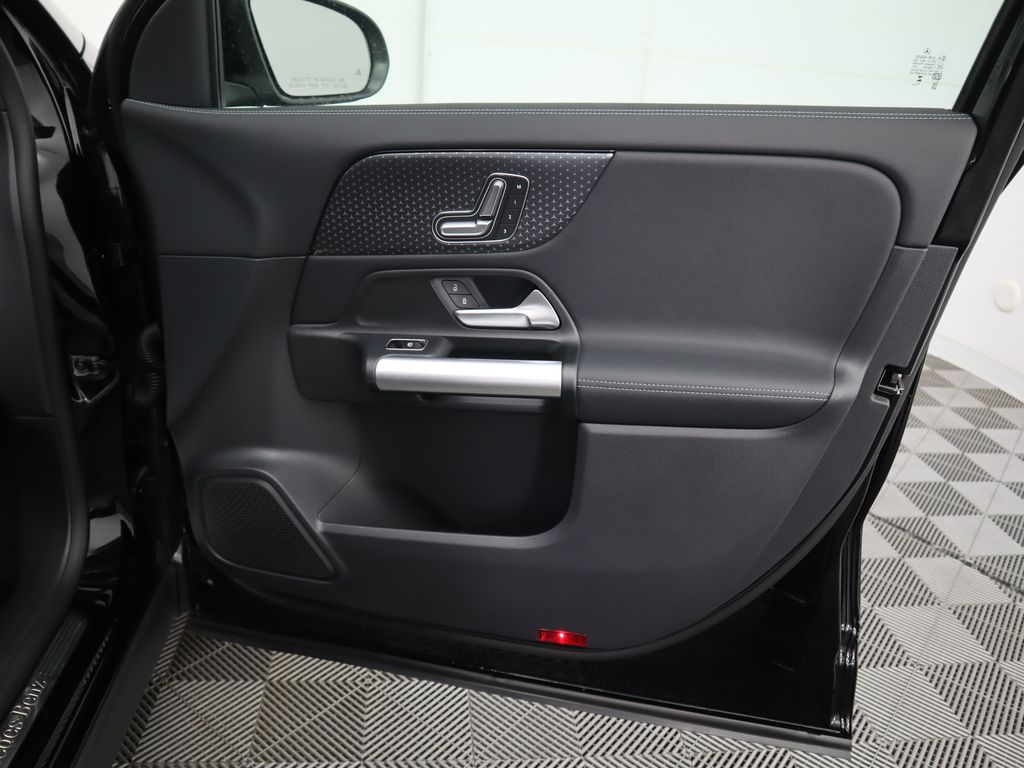 Thumbnail: 2025 Mercedes-Benz GLA - 25