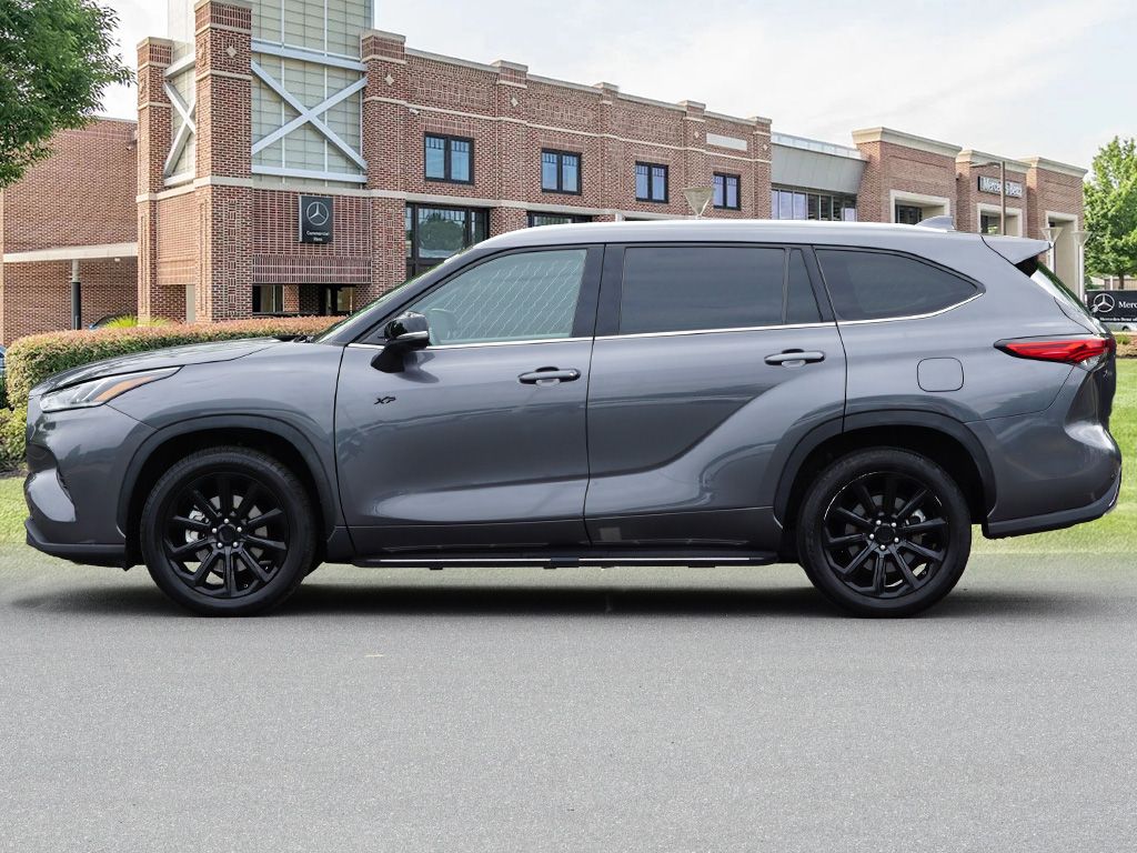 Thumbnail: 2023 Toyota Highlander - 8