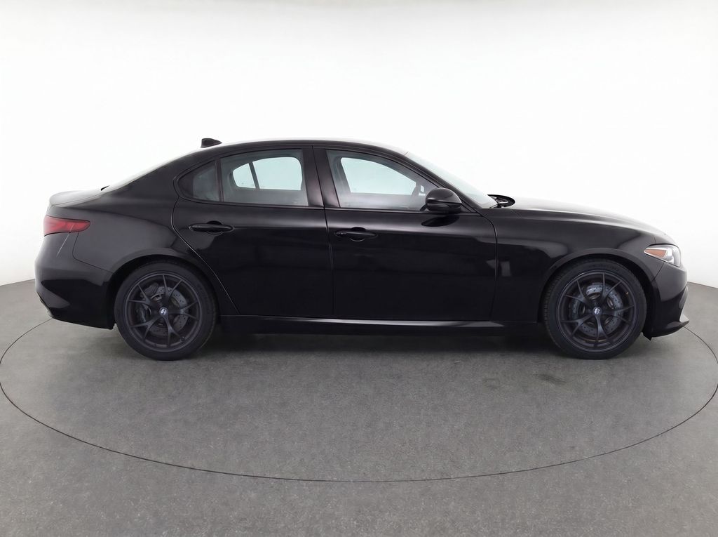 Thumbnail: 2018 Alfa Romeo Giulia - 8