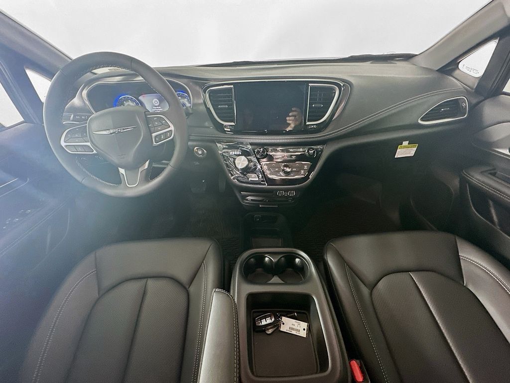 New 2025 Black Chrysler Select image 9