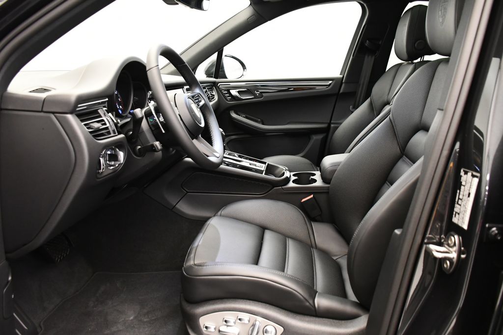 Thumbnail: 2026 Porsche Macan - 5