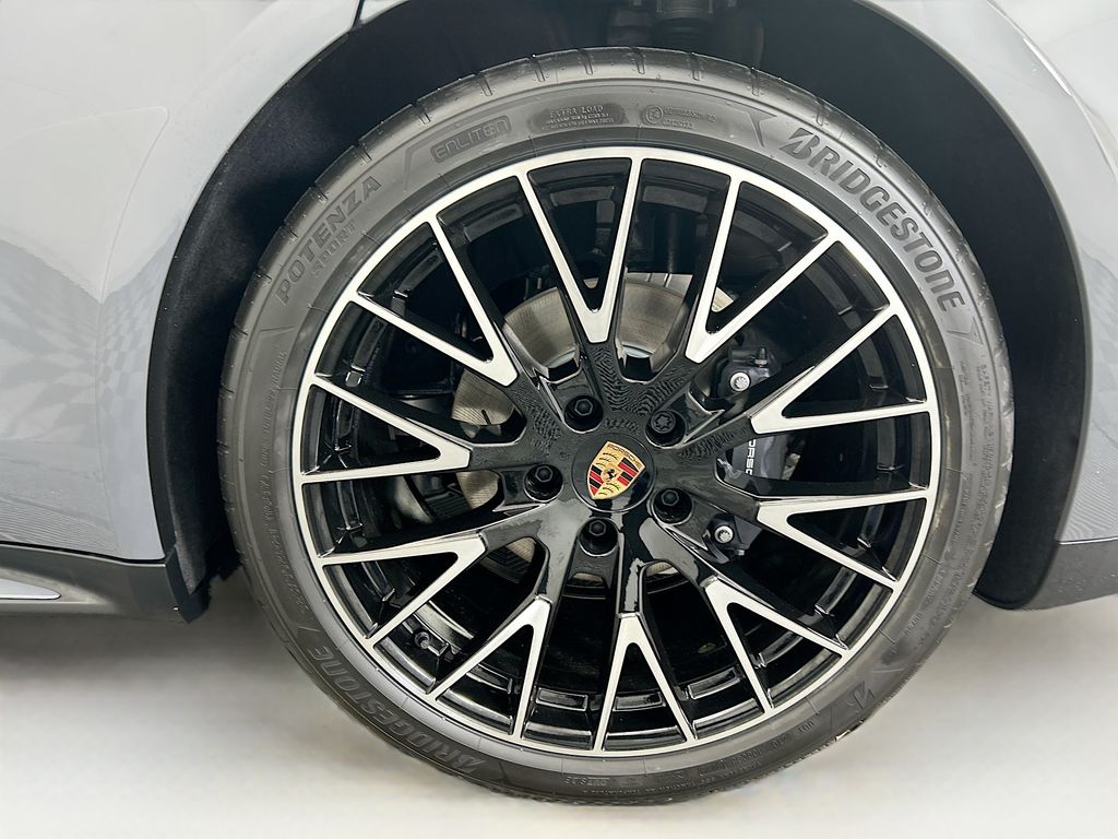 Thumbnail: 2026 Porsche Panamera - 32