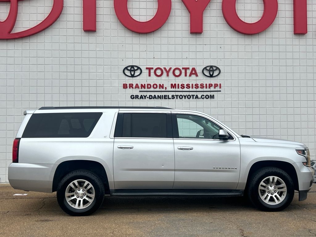 2017 Chevrolet Suburban LT's photo