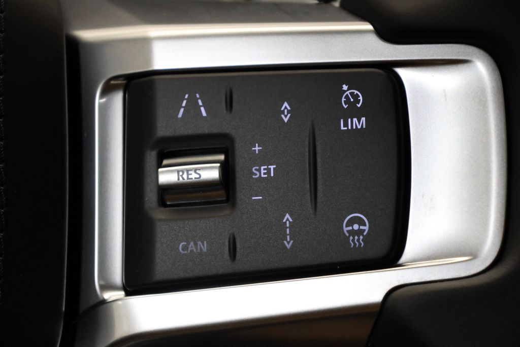 Thumbnail: 2026 Land Rover Discovery - 17