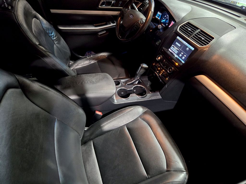 2016 Ford Explorer XLT - Photo 11