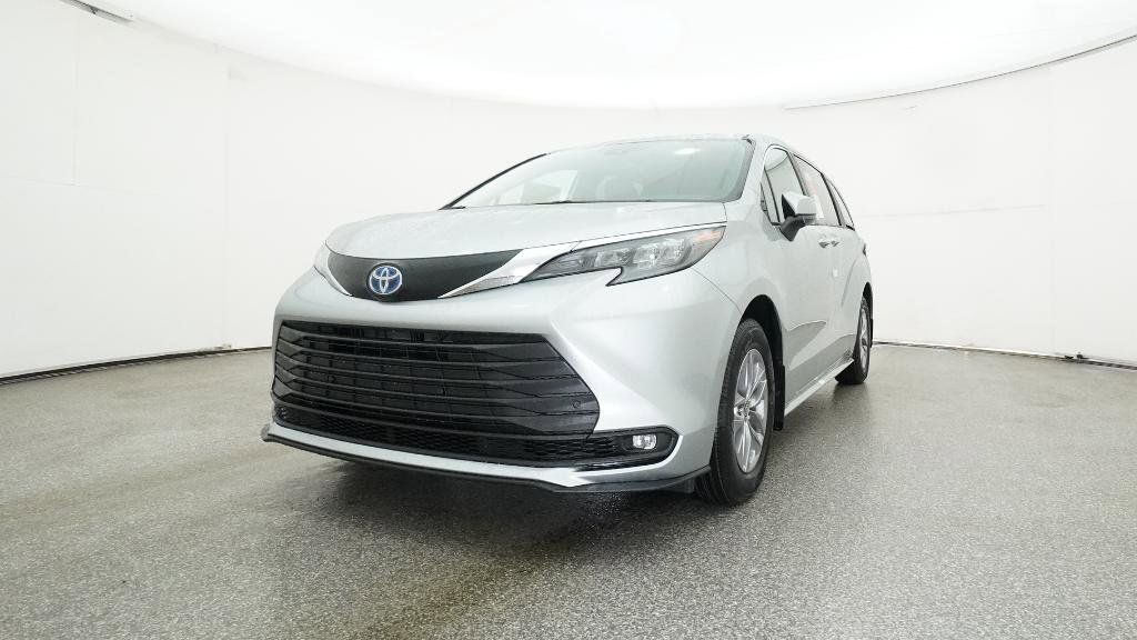 Thumbnail: 2025 Toyota Sienna - 12