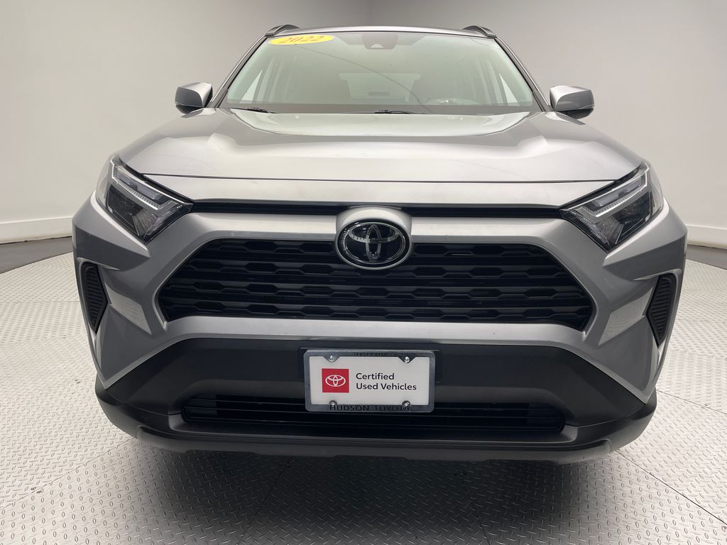 2022 Toyota RAV4 XLE 2